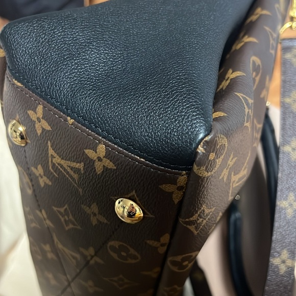 Louis Vuitton Monogram Pallas MM Handbag - Picture 14 of 16